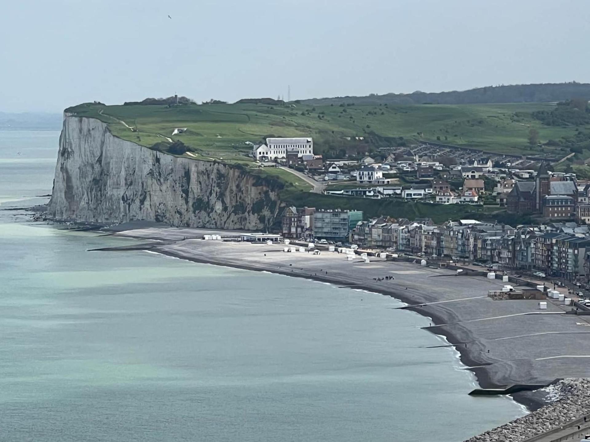 Appartement La Vue Mers Avec Vue Panoramique Et Balcon, 100 M Plage, Velos Fournis Location Capriciosa, Petit Dejeuner En Option Mers-les-Bains Exterior foto